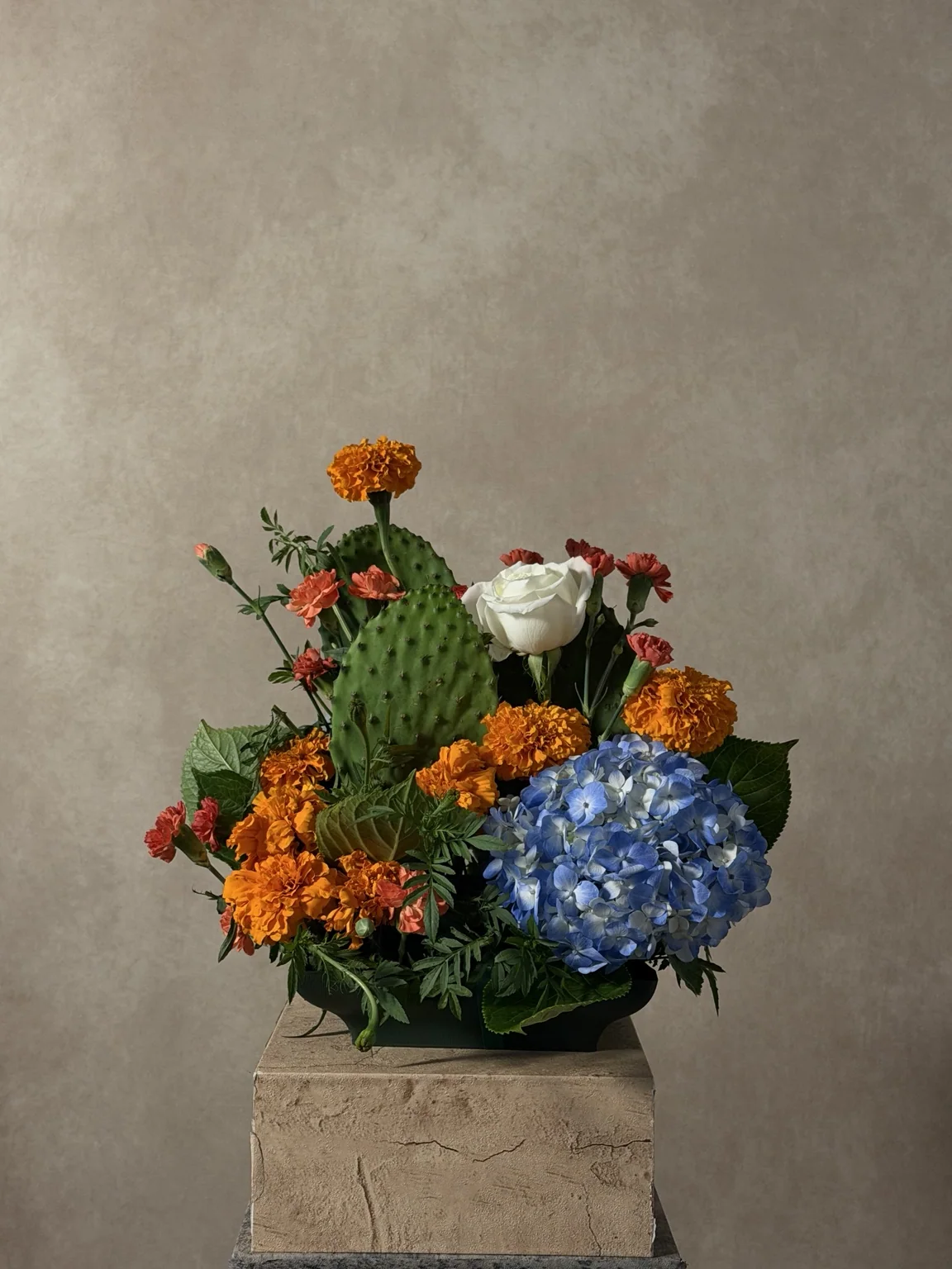 Third centerpiece of nopal, marigolds, roses and hydrangea